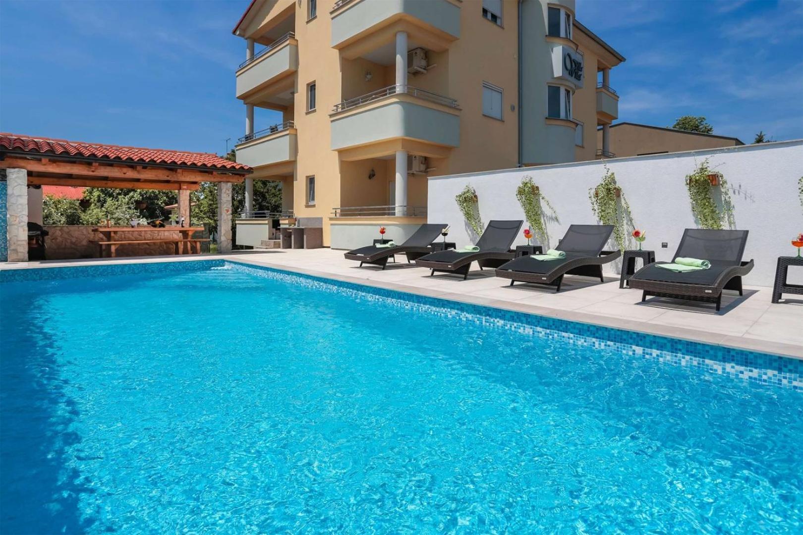 Villa Vita Apartments & Studios With Common Pool Valbandon Exterior foto