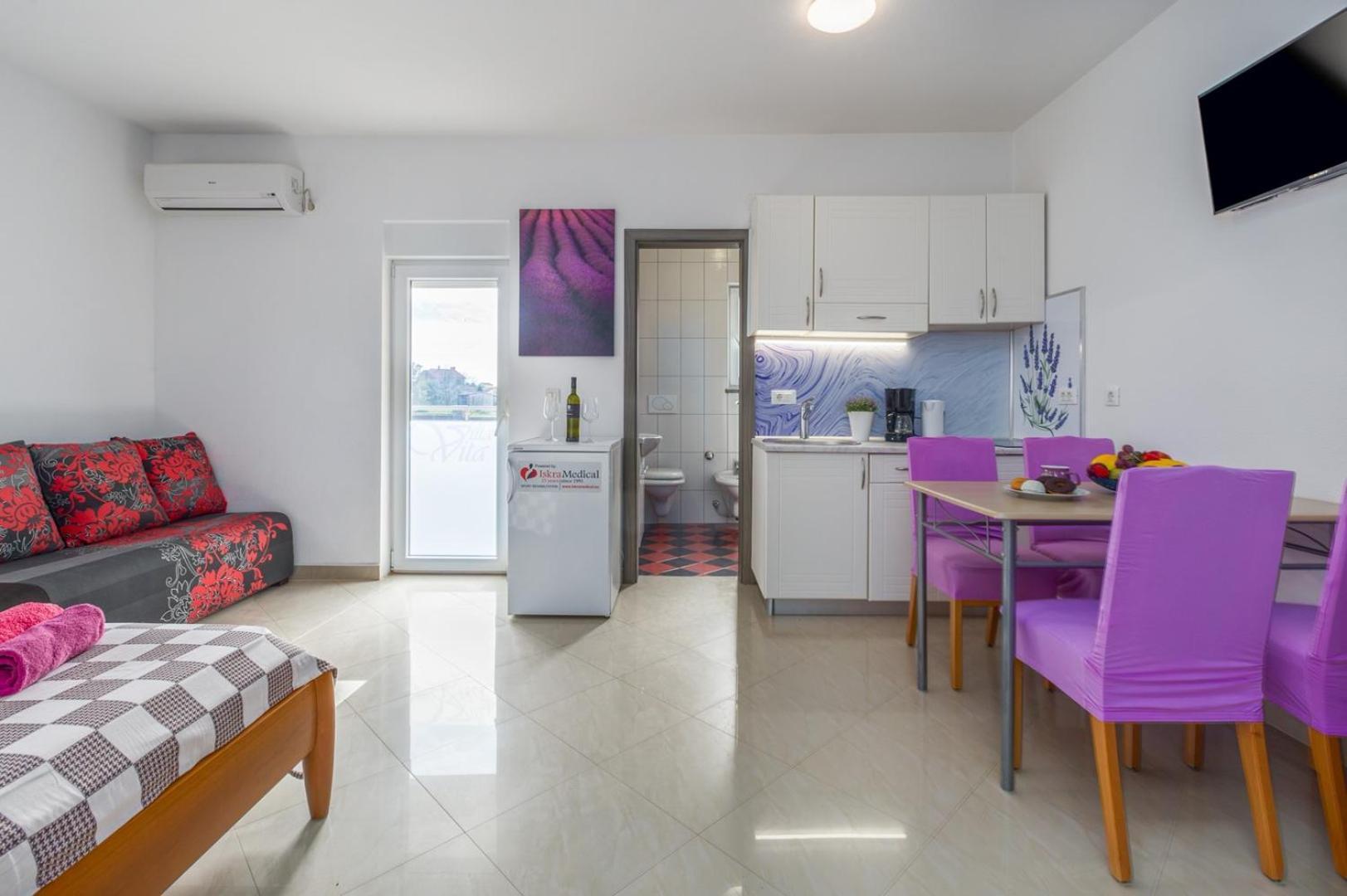 Villa Vita Apartments & Studios With Common Pool Valbandon Exterior foto