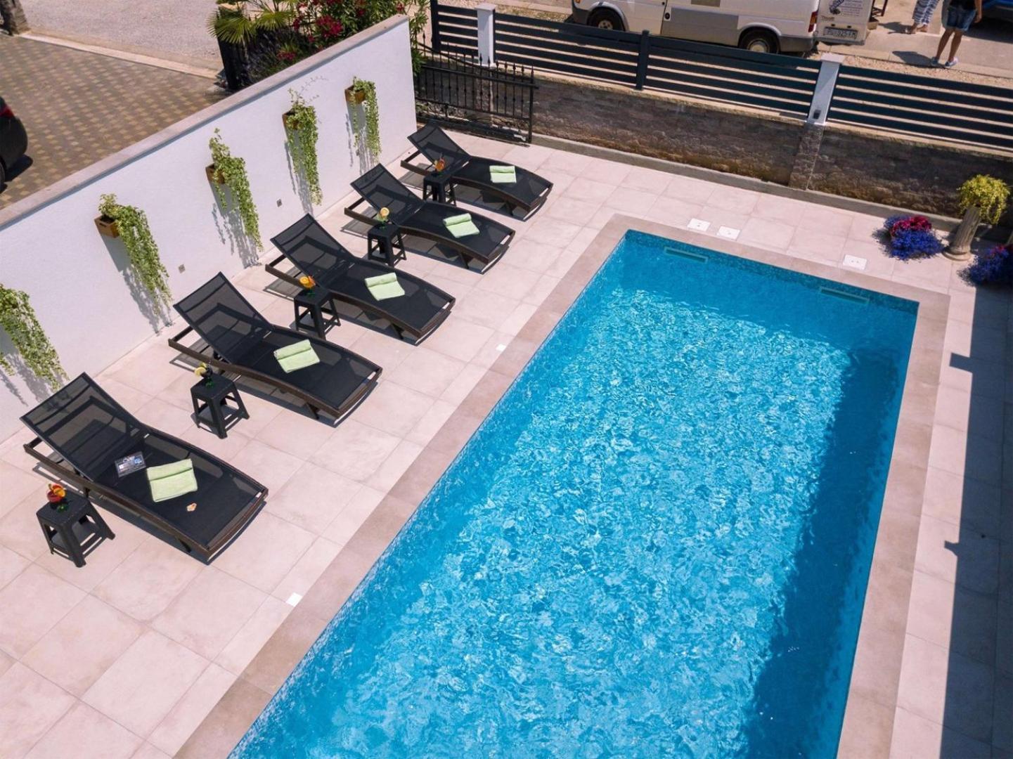 Villa Vita Apartments & Studios With Common Pool Valbandon Exterior foto